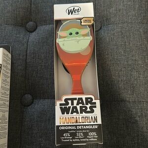 Disney Wet brush Star Wars mandalorian Limited Edition new